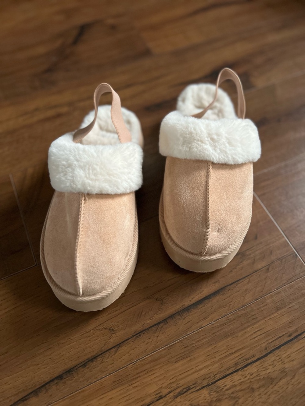 ❄️☃️ NWOT JustFab Cozy Faux-Fur Slip-On Slippers